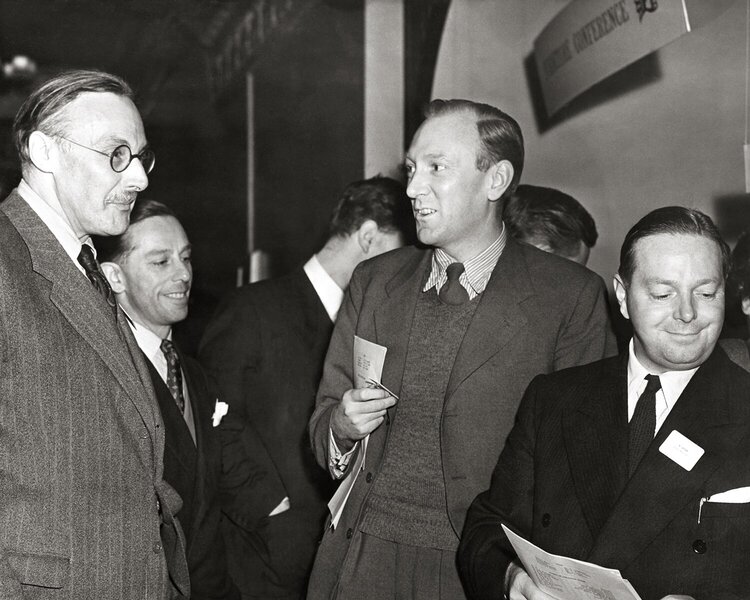 Furniture Conference in London, Sir Gordon Russell (L), Director of the Council of Industrial Design and Ernest Race (Centre), designer and manufacturer - 1953 ©Design Council / University of Brighton Design Archives